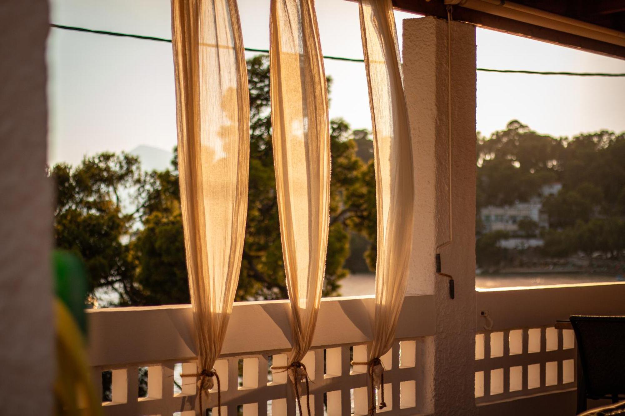 Seaview Apartment - Poros Relaxing Beachfront Flat Poros Town Esterno foto