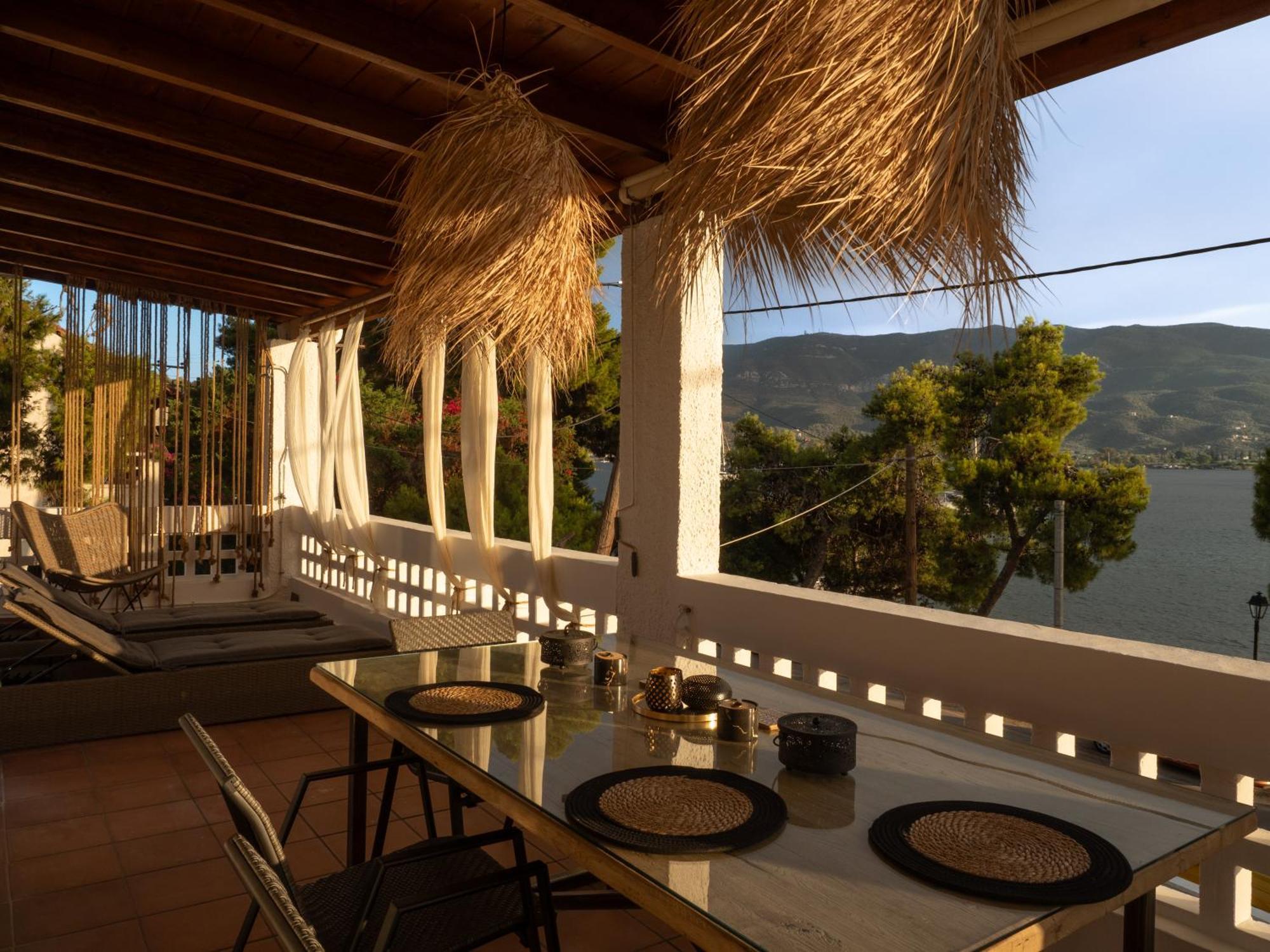 Seaview Apartment - Poros Relaxing Beachfront Flat Poros Town Esterno foto