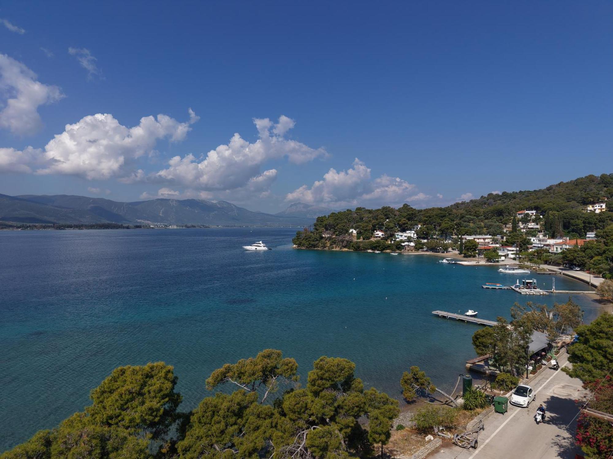 Seaview Apartment - Poros Relaxing Beachfront Flat Poros Town Esterno foto