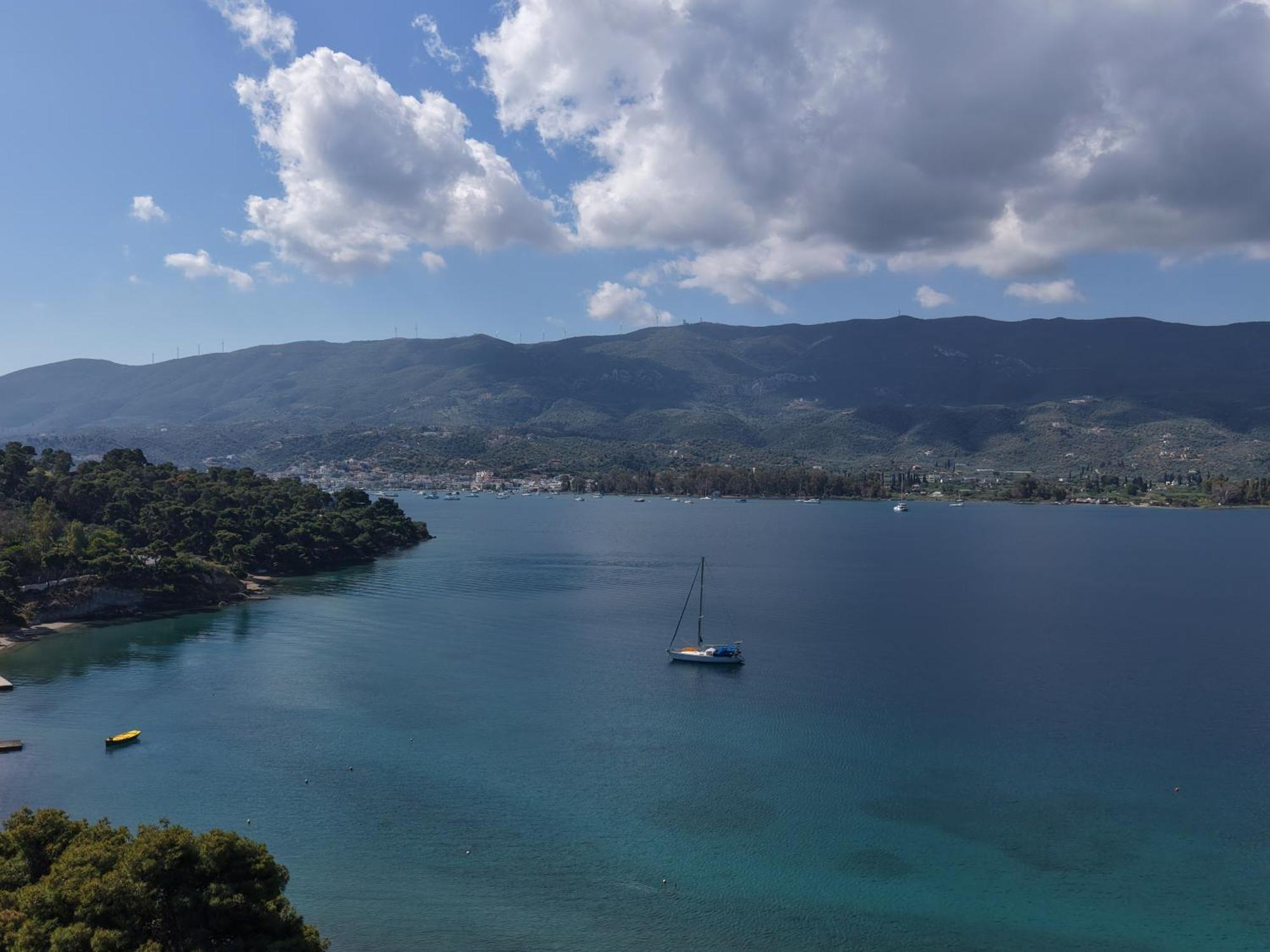Seaview Apartment - Poros Relaxing Beachfront Flat Poros Town Esterno foto