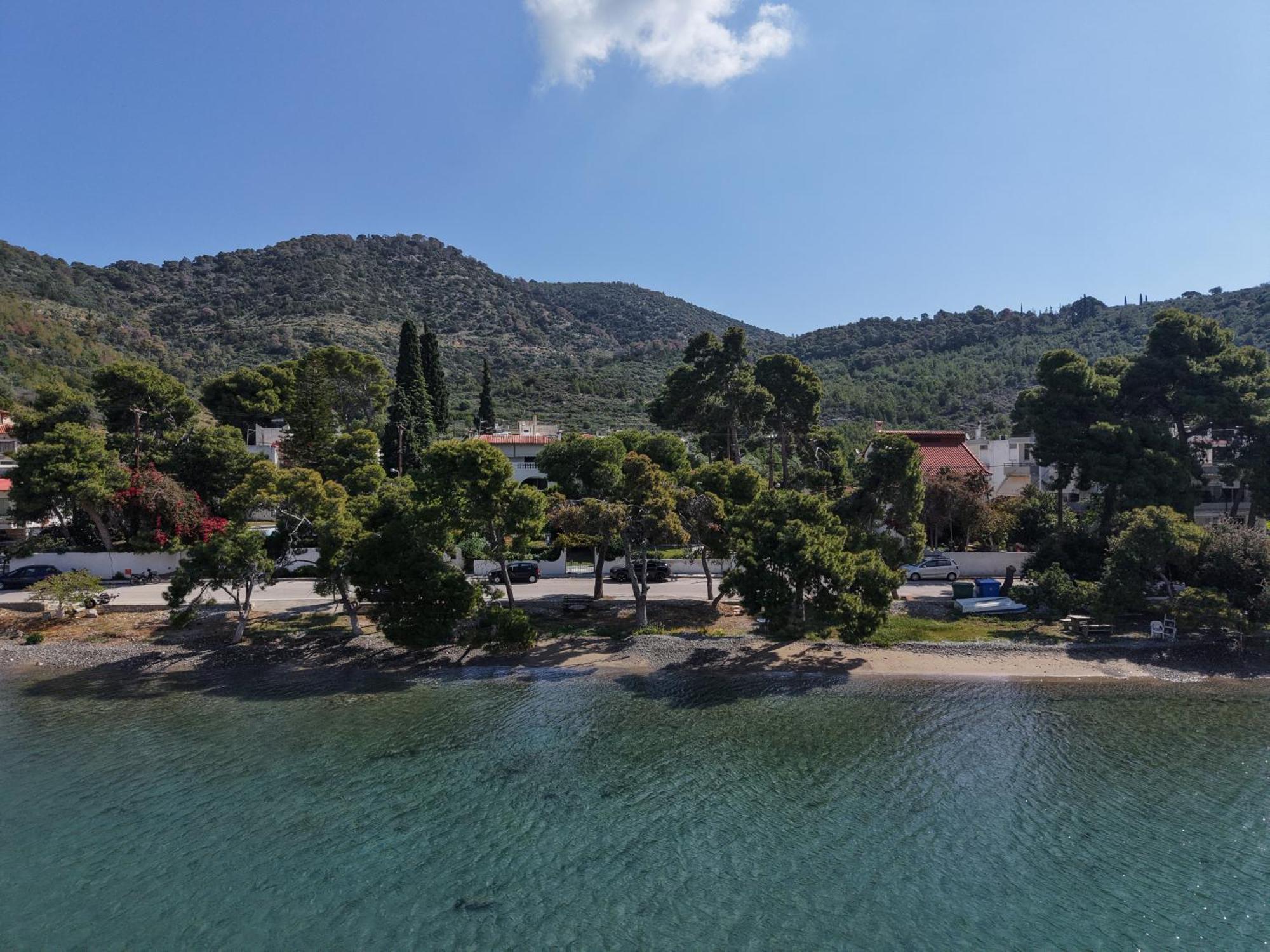 Seaview Apartment - Poros Relaxing Beachfront Flat Poros Town Esterno foto