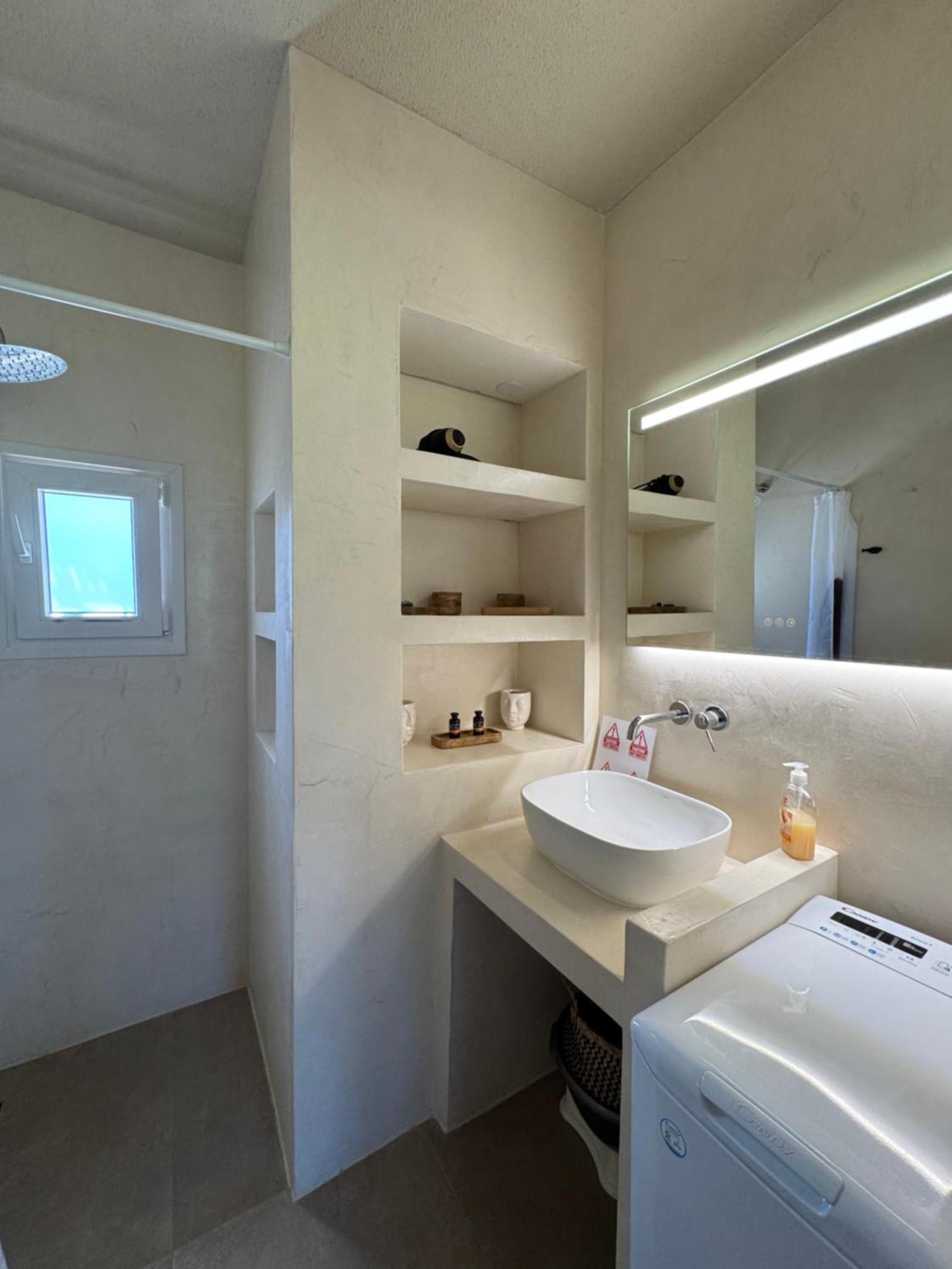 Seaview Apartment - Poros Relaxing Beachfront Flat Poros Town Esterno foto