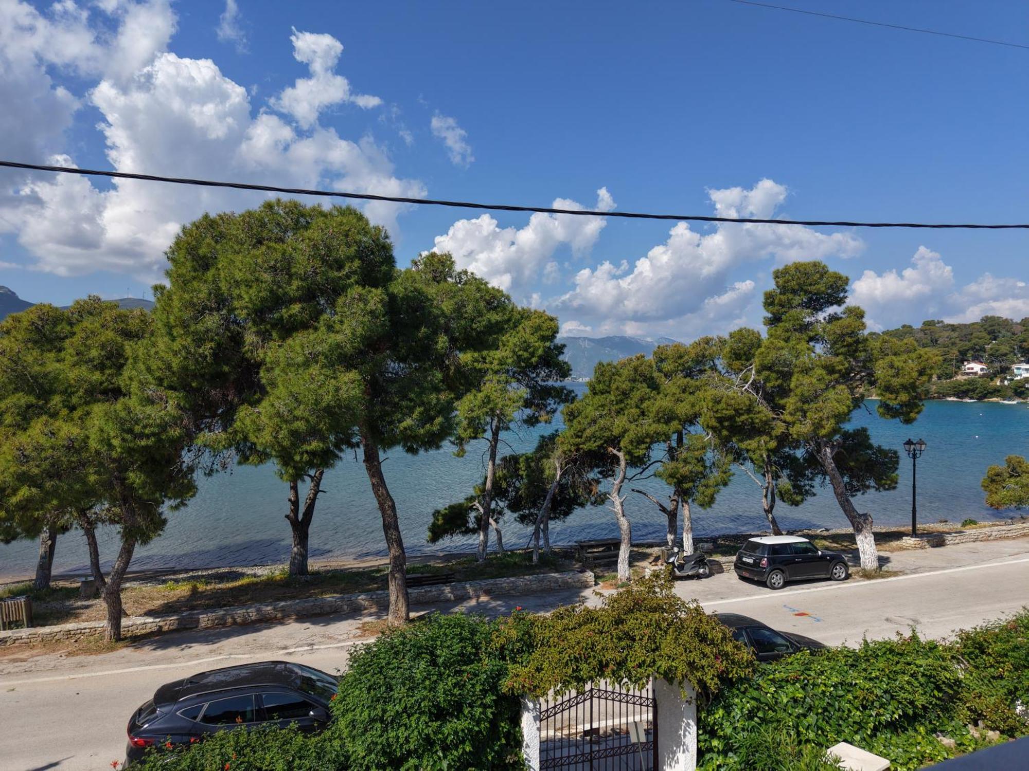 Seaview Apartment - Poros Relaxing Beachfront Flat Poros Town Esterno foto